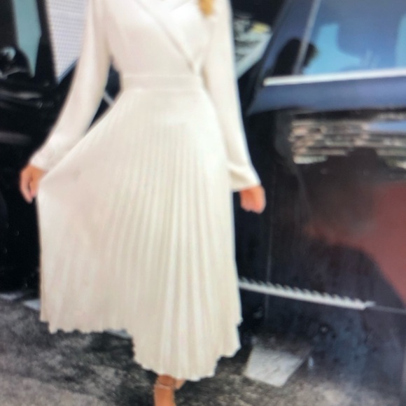 Elegant Pleated Midi Skirt in Ivory. Size S - Picture 7 of 7